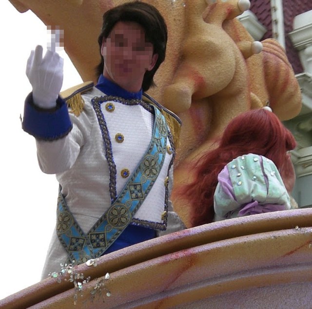  Can you guess which person in this photo moved to California from the Midwest to be an actor, but didn’t have the right agent?